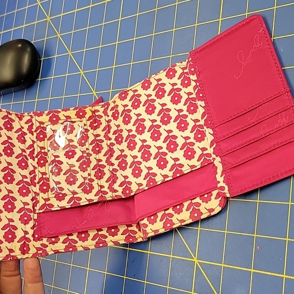 Vera Bradley Quilted Wallet 5.5 x 4 Closed - Picture 4 of 11